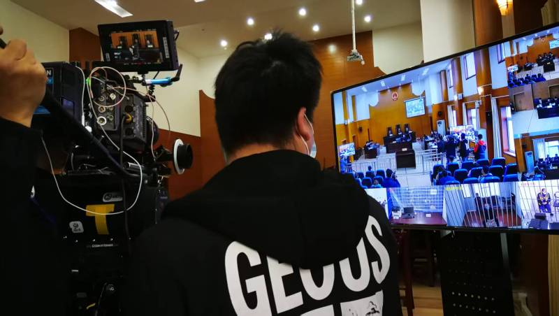 AI生成VS人工创意——睢宁县广告片拍摄公司的技术浪漫主义实践